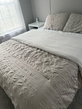 Textured Sham and 2 pillow cases Set in Grey - Soft Everyday Comfort